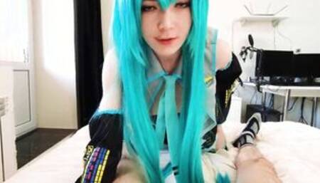 Bae Vocaloid Hatsune Miku came to visit a fan after the concert, blown his dick and screwed him