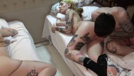 Le gusta el Futbol y colarse en la habitación de sus hermanastras