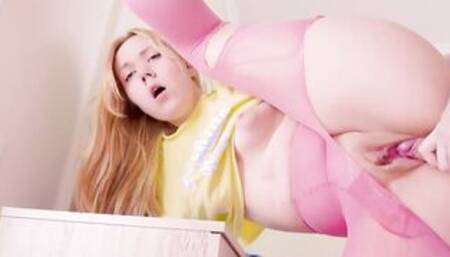 girlfriend getting anal squirting orgasm inside ripped yoga leggings -- soaking soak snatch and booty