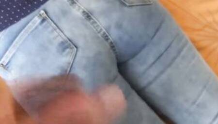 I enjoy my fiance's sister, we masturbate and I cum on her gigantic butt with her jeans on