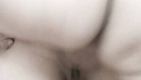 Красотка получает большой член в свою огромную растянутую попку