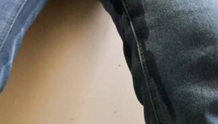 Piss outdoor into jeans!