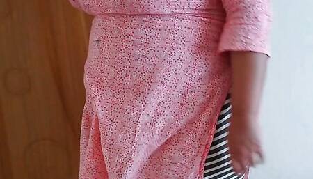 45y Old (Priya Aunty) bakaya paisa lene aye the, paise ke badle padose se kiya Chudai Jabardast & cum- Hindi Audio