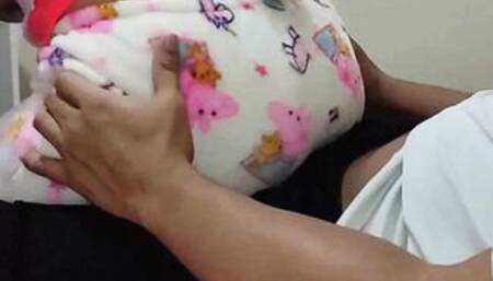 Quiere Jugar Sentada en mis Piernas y no Puedo resistir las ganas de cojerla