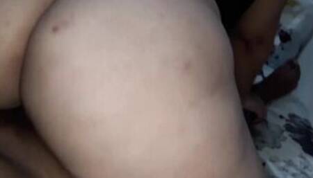 عندها طرف كبير وطبون مزغب روتيني اليومي لخديجة القحبة فبيت نعاس سكس مغربي