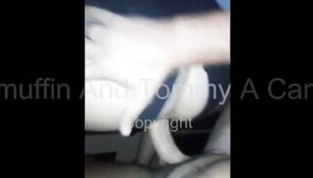 La scopa strappandogli il body