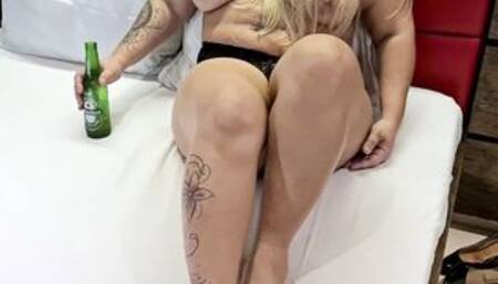 Não consegui segurar e gozei two vezes com essa esposa gostosa