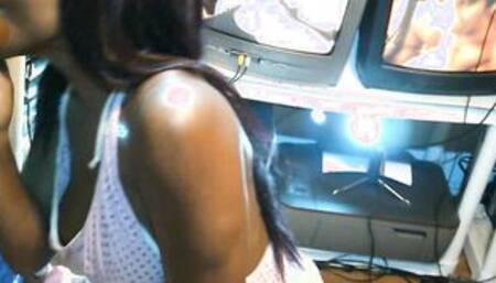 Bella Starr comes by to performance her skillz into my adult theater, she orgasms :)