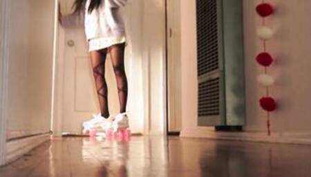 Hottie cunt with mouth Skates inside House