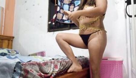 el baile de la bruja, se pone crema y se prepara para ser follada por el plomero del barrio