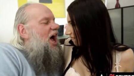 21 SEXTREME - Geezer Blows His Gigantic Load Onto His Russian Pussy With Mouth's Ass During Doggy