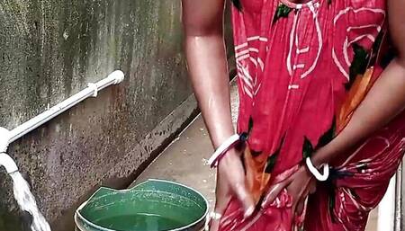 wife ko chuda jab vo bahar balkani me nha rhi rhi, hindi HD porn video sex