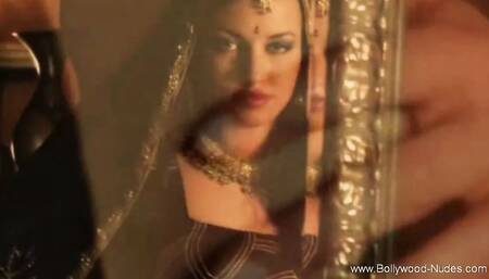 Beauty Of The Indian Waterfall Seducing Plenty of Men