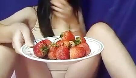 Sexy nude girl show pussy masturate and eat strawberry