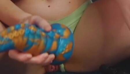 SWEET SHAVED PUSSY CLOSE-UP - GIRL CUMMING FROM CRAZY FUCK MACHINE