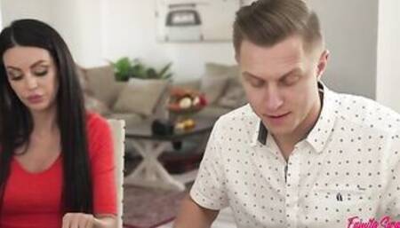 Everything Goes Wrong For Thanksgiving - S4:E2