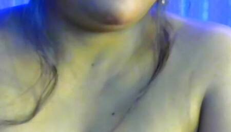 Hot desi sexy hotgirl21 looking for sex and shows her young juicy boobs.