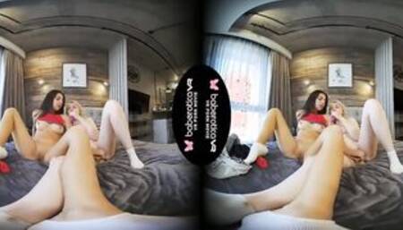 Solo honey Maya Stone is cool off Dayana Kamil, in VR