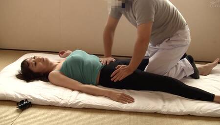 Tricking Wives who Hadn't Gotten Laid for Over Years Getting an Extreme Sexual Massage