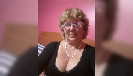 This old lady gives me a rich blowjob from a cock.