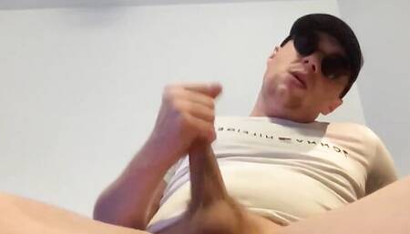 Young british lad wanks solo cum explode between fingers