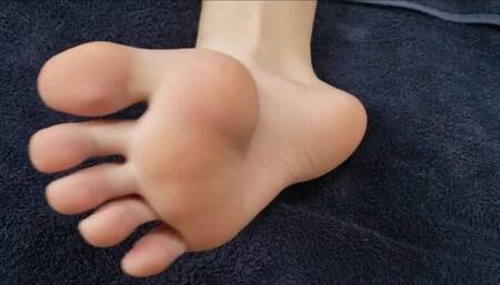 Watch my sexy foot take a hot sticky load of cum.