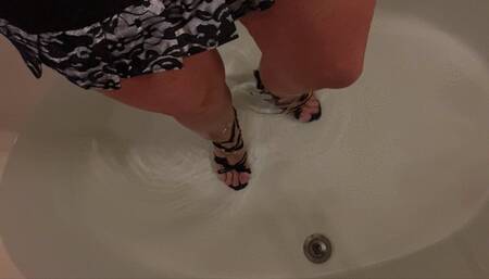 Apron and Heels Bathtub Fun and masturbation part 1