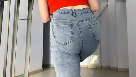 Russian girl gives a blowjob in the entrance