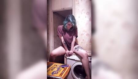 Pussy humping on the washing machine