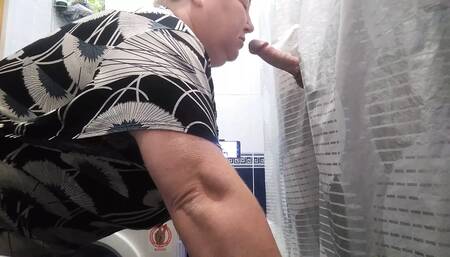 surprise for the stepmom in the bathroom