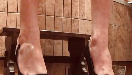 Sissy anal fun in toe heels