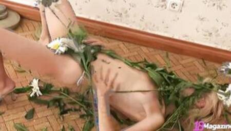 Showing Off Flower bimbos Ana Fey Strokes A White Bouquet On Her Titties And Vagina