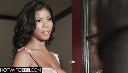 Noble Sarah Banks and Nia Nacci's ebony wife clip