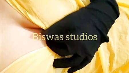 Sexy desi indian shruti bhabhi teasing with her big boobs wearing yellow saree