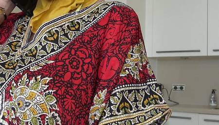 Beurette arabe a la chatte chaude poilue se fait defoncer par son boss britanique