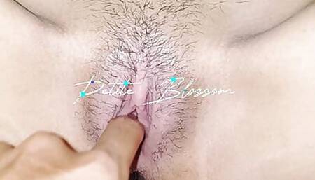 Asian Pinay Girlfriend Gets Horny Ended Up with a Creampie - Petite Blossom