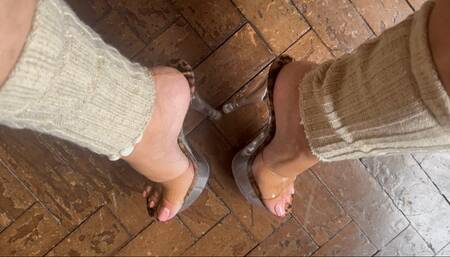 Juliette_RJ Delicious JOI on Acrylic Transparent Heels wearing leg warmers FOR MOBILE DEVICE USERS - JOI - LONG TOENAILS - HIGH HEELS - BBW QUEEN - FLOOR POV - LEG WARMERS - CUM COUNTDOWN - DICK EVALUATION