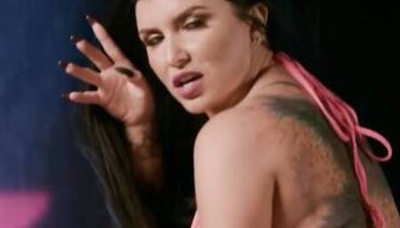 Neon Rain Sex Tape With Romi Rain, Isiah Maxwell - Brazzers Official