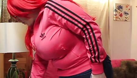 Redhead Milf spreads her cunt and fucks