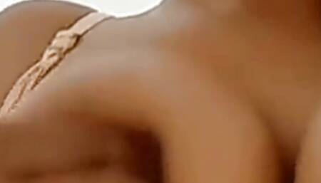 Tamil desi vintha show boobs and press tits