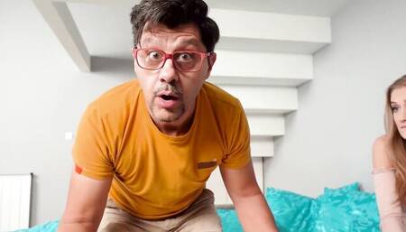 Erotic Lucky Bee - outdoor trailer - Hunt4k