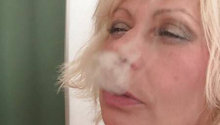 Sexy blonde mommy enjoys hard threesome banging