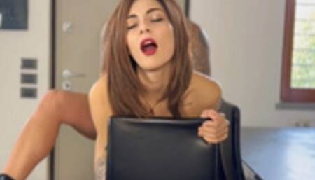 Fratellastro si scopa molto forte, la fa squirtare sul cazzo e sborra in bocca FULL VIDEO