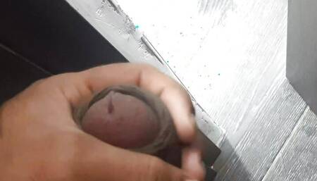 He masturbated me when he saw my stepsister's whore taking a bath, what delicious tits