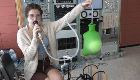 Nathalia Blows and Pumps a Ukrainian Hot Water Bottle (MP4 - 1080p)