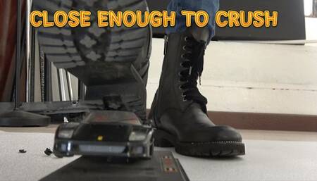 Lady Scarlet - Close enough to crush (mobile)