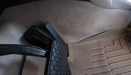 Havaianas Flip Flops on the BMW Pedals - Driving