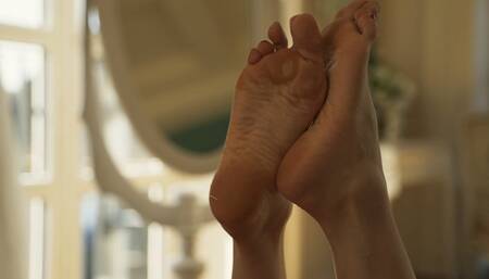 Dirty callused feet and goddess in lingerie (1080p)