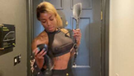 Mistress Kiana's special treat for her slave