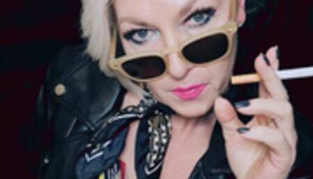 Smoker Mummy looks so hot and sexy in her leather jacket on bare skin*sun glasses*pink lip stick*cork*creamy white smoke*MILF*